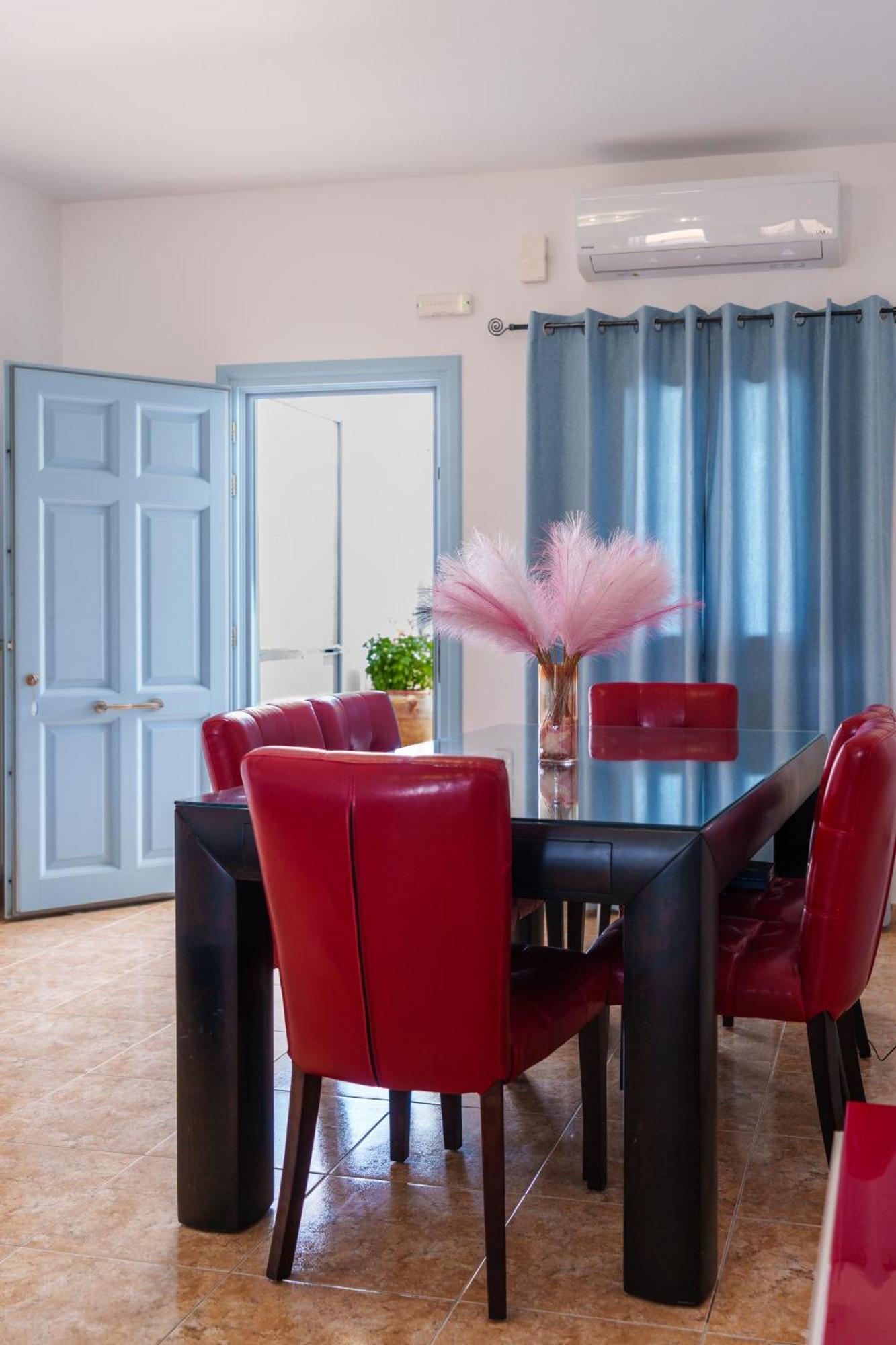 Apartment Blue Eyes