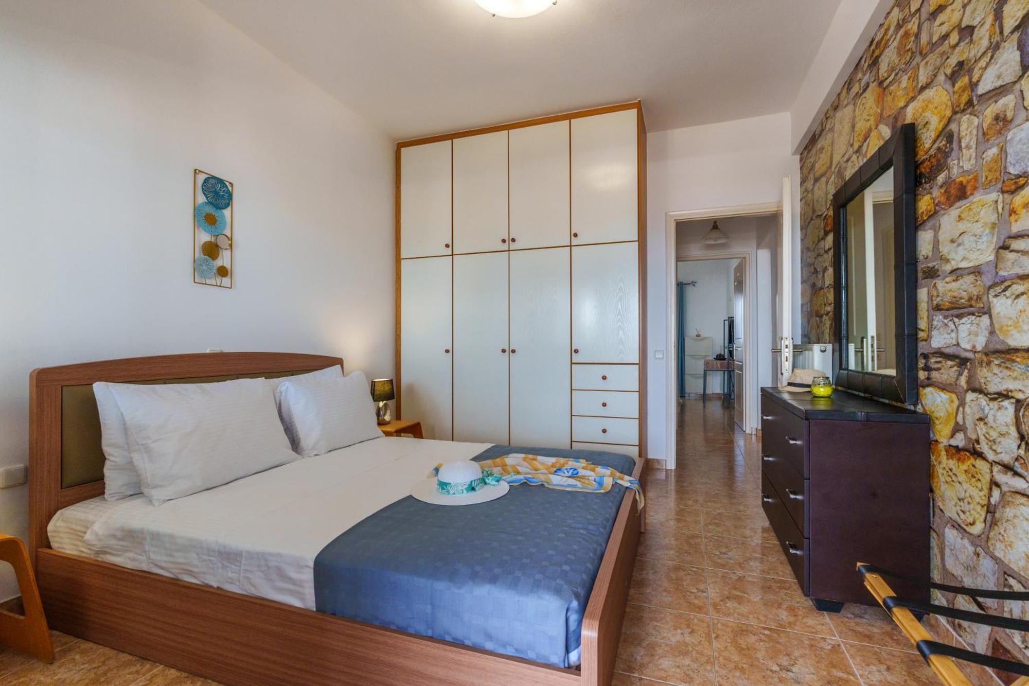 Blue Eyes Apartment Monolithos (Santorini)