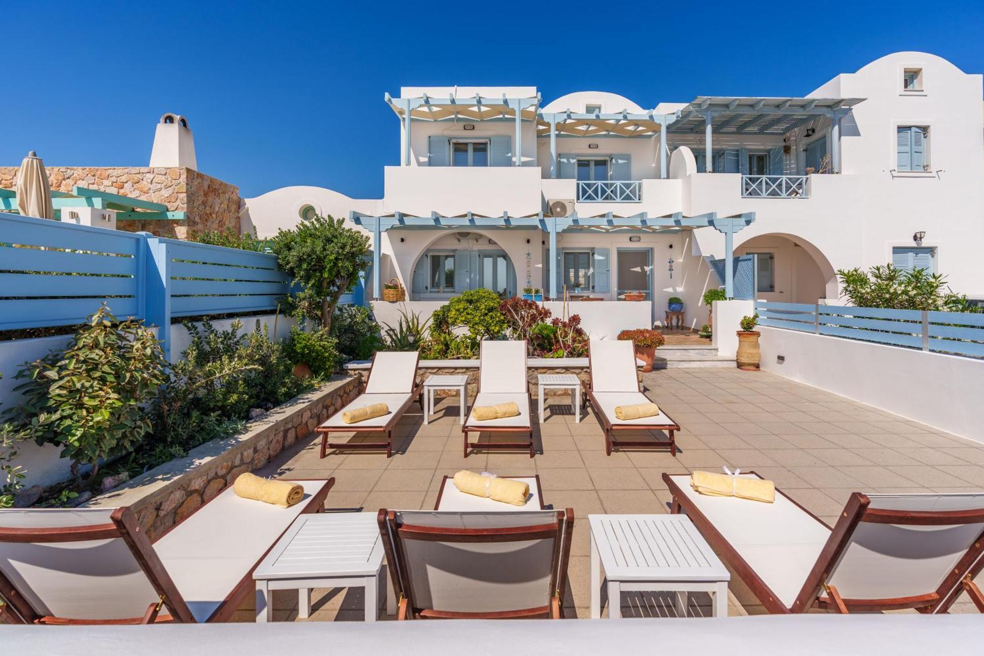 Blue Eyes Apartment Monolithos (Santorini)