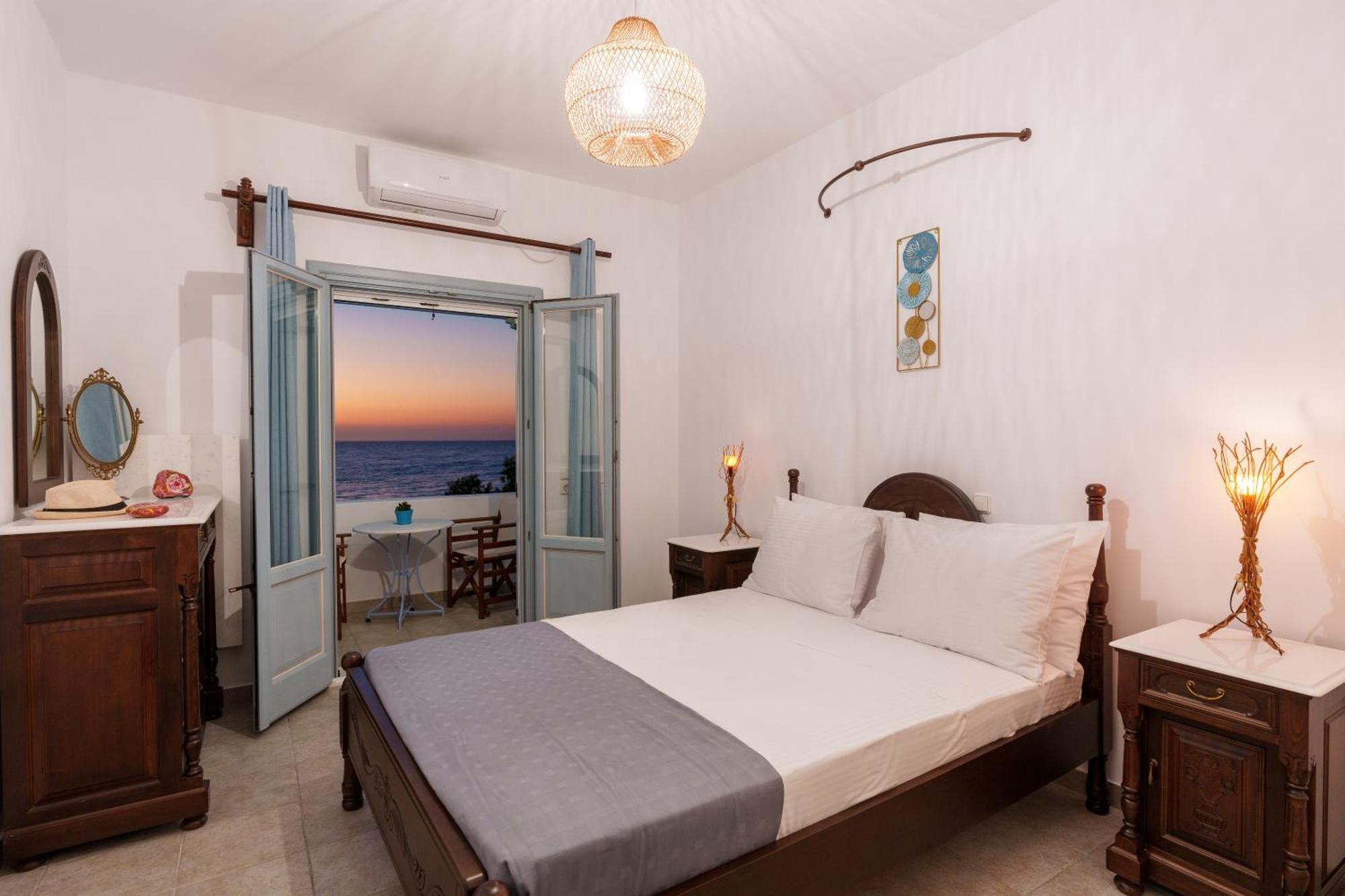 Blue Eyes Apartment Monolithos (Santorini)
